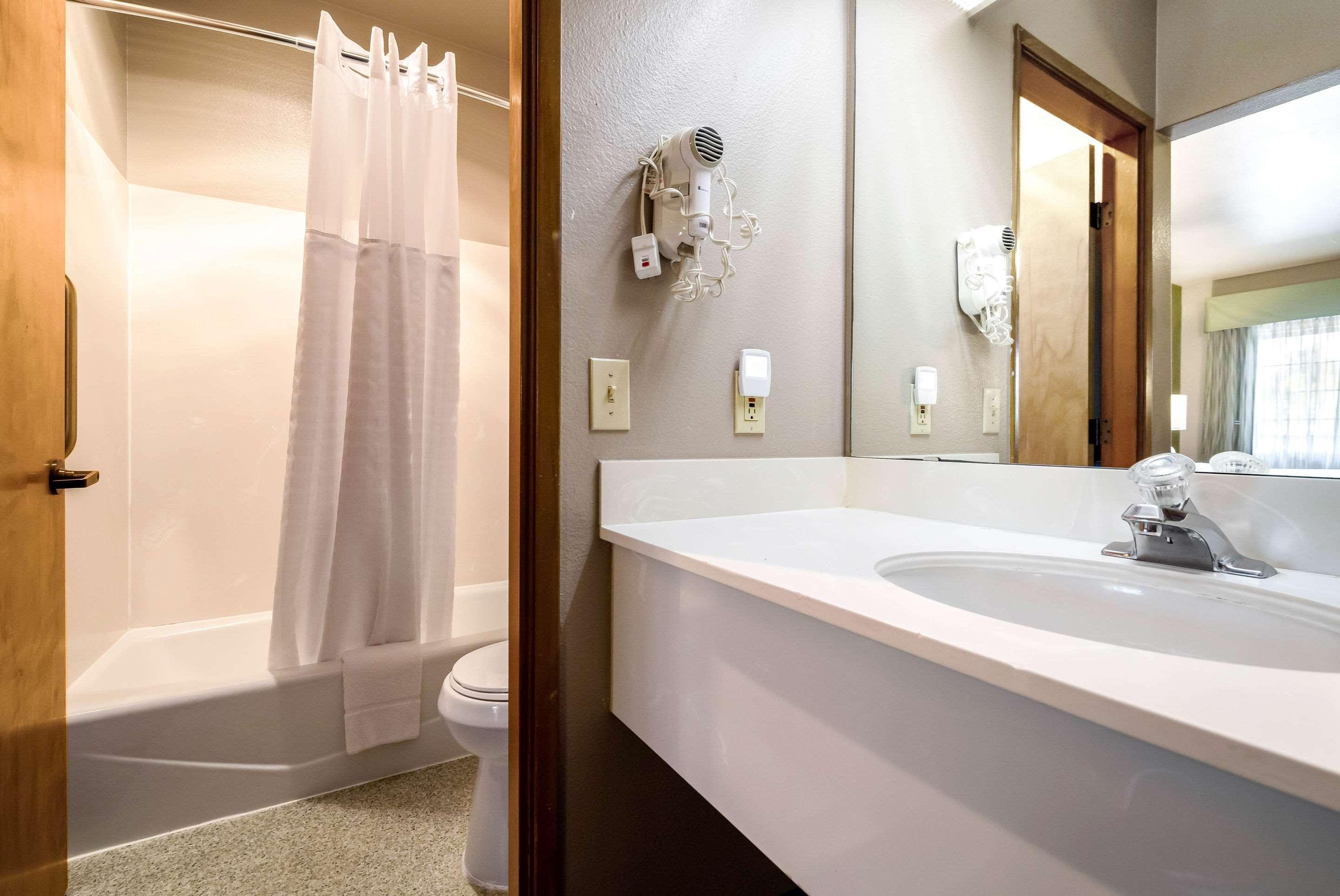Quality Inn & Suites Bainbridge Island Экстерьер фото