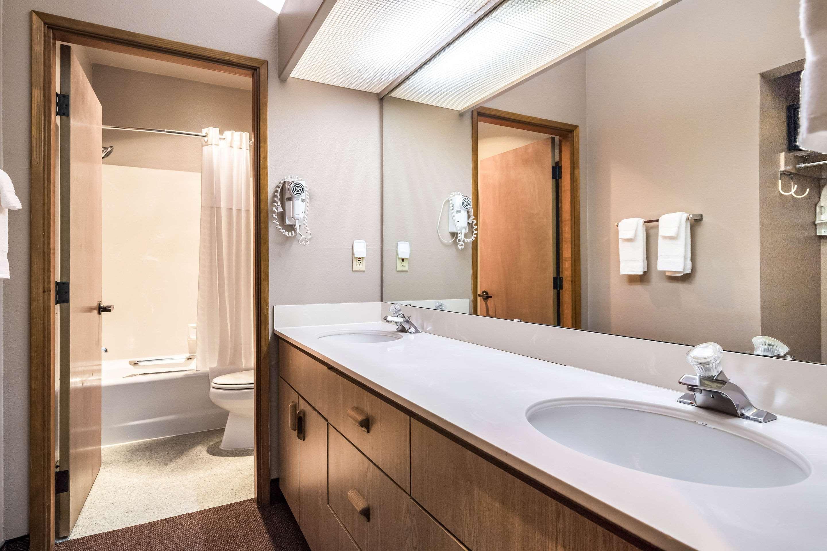 Quality Inn & Suites Bainbridge Island Экстерьер фото