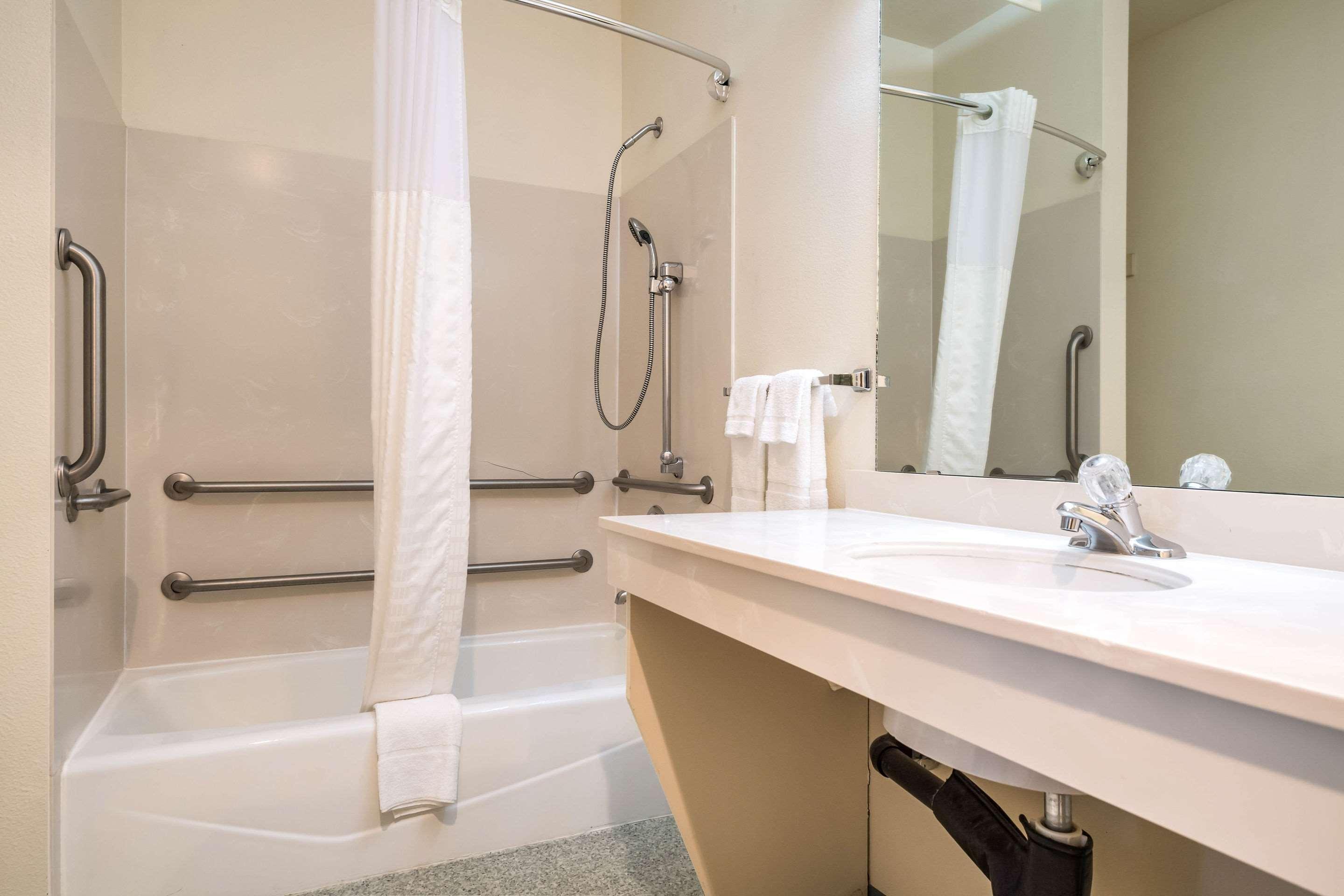 Quality Inn & Suites Bainbridge Island Экстерьер фото