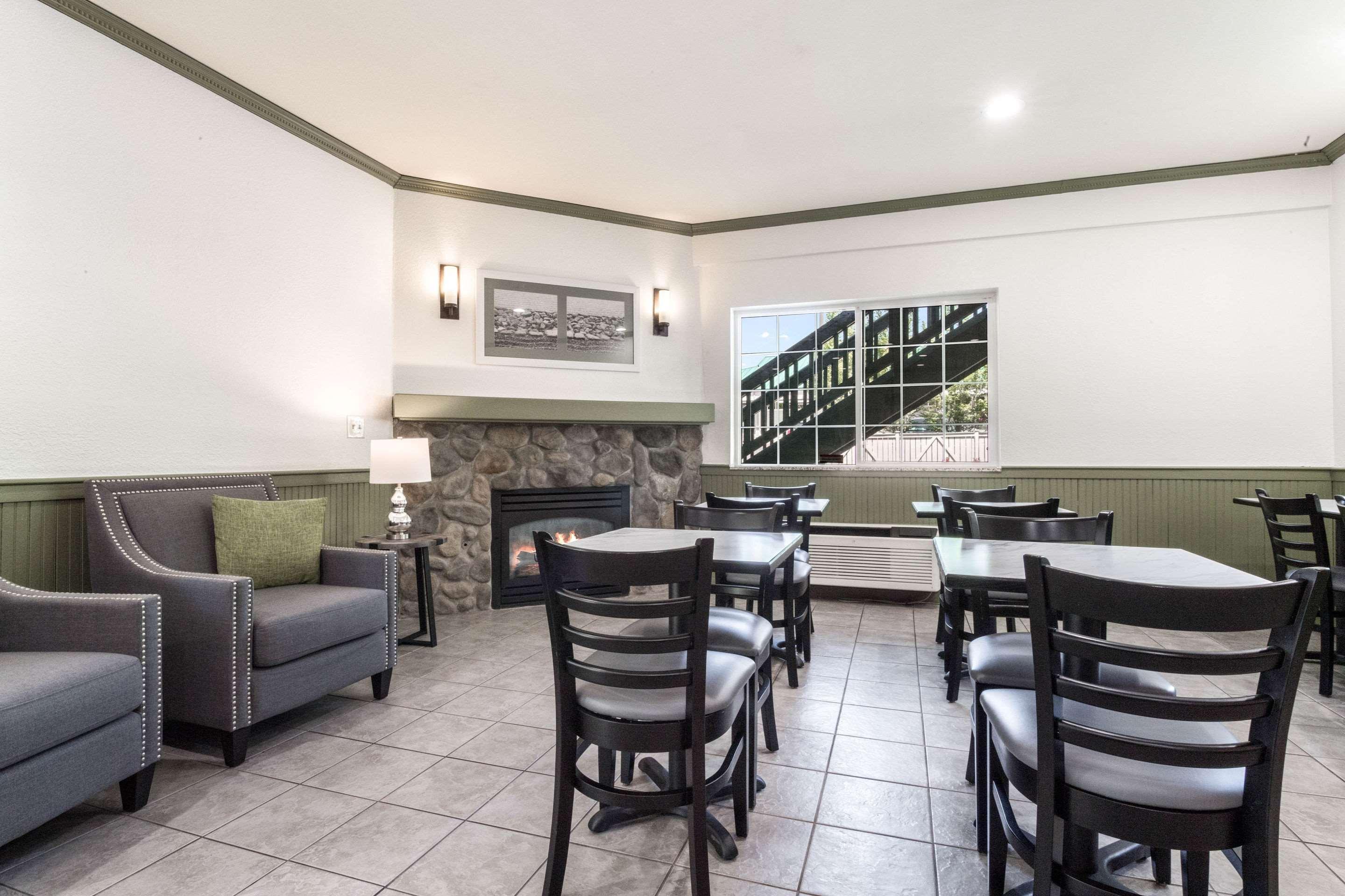 Quality Inn & Suites Bainbridge Island Экстерьер фото