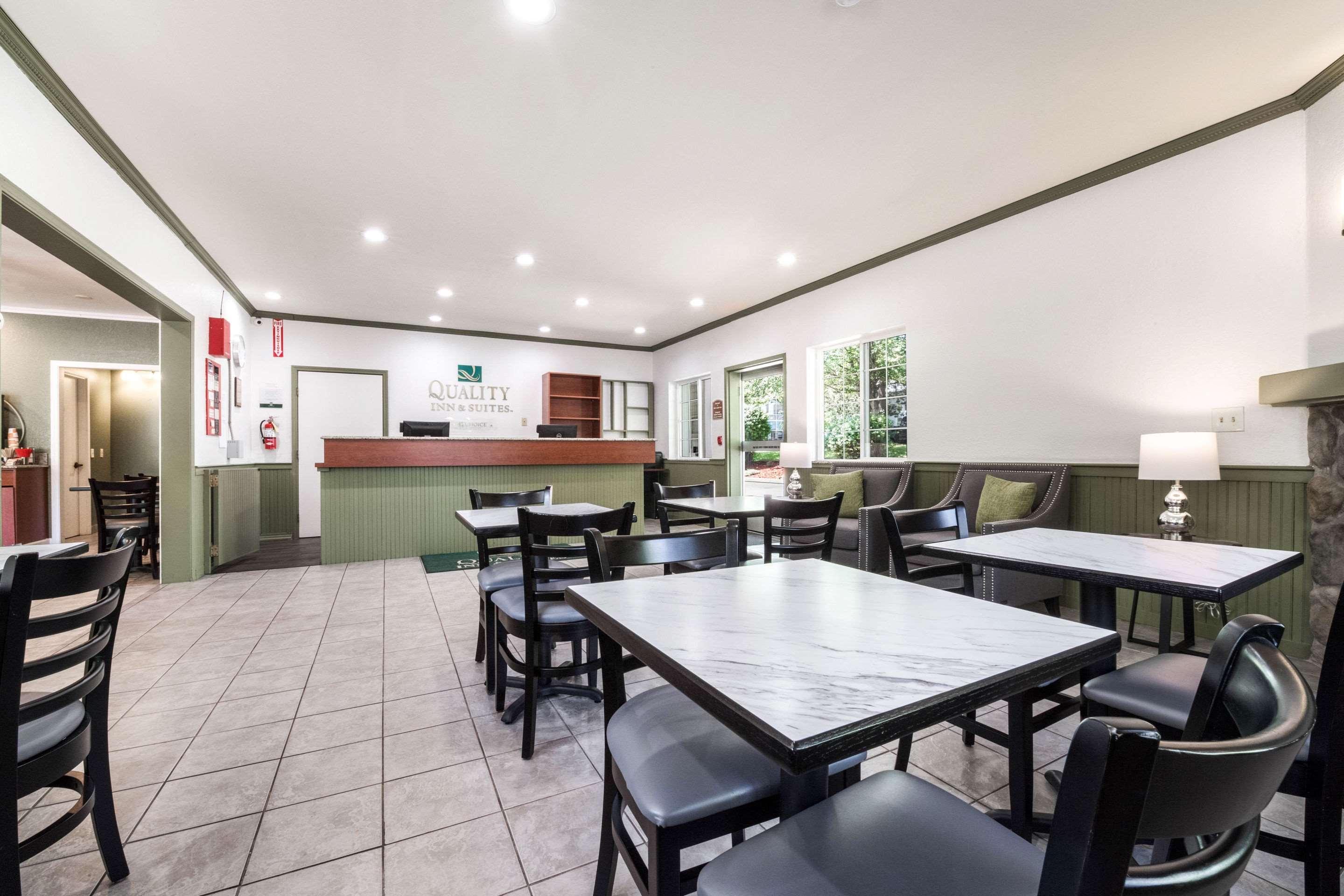 Quality Inn & Suites Bainbridge Island Экстерьер фото