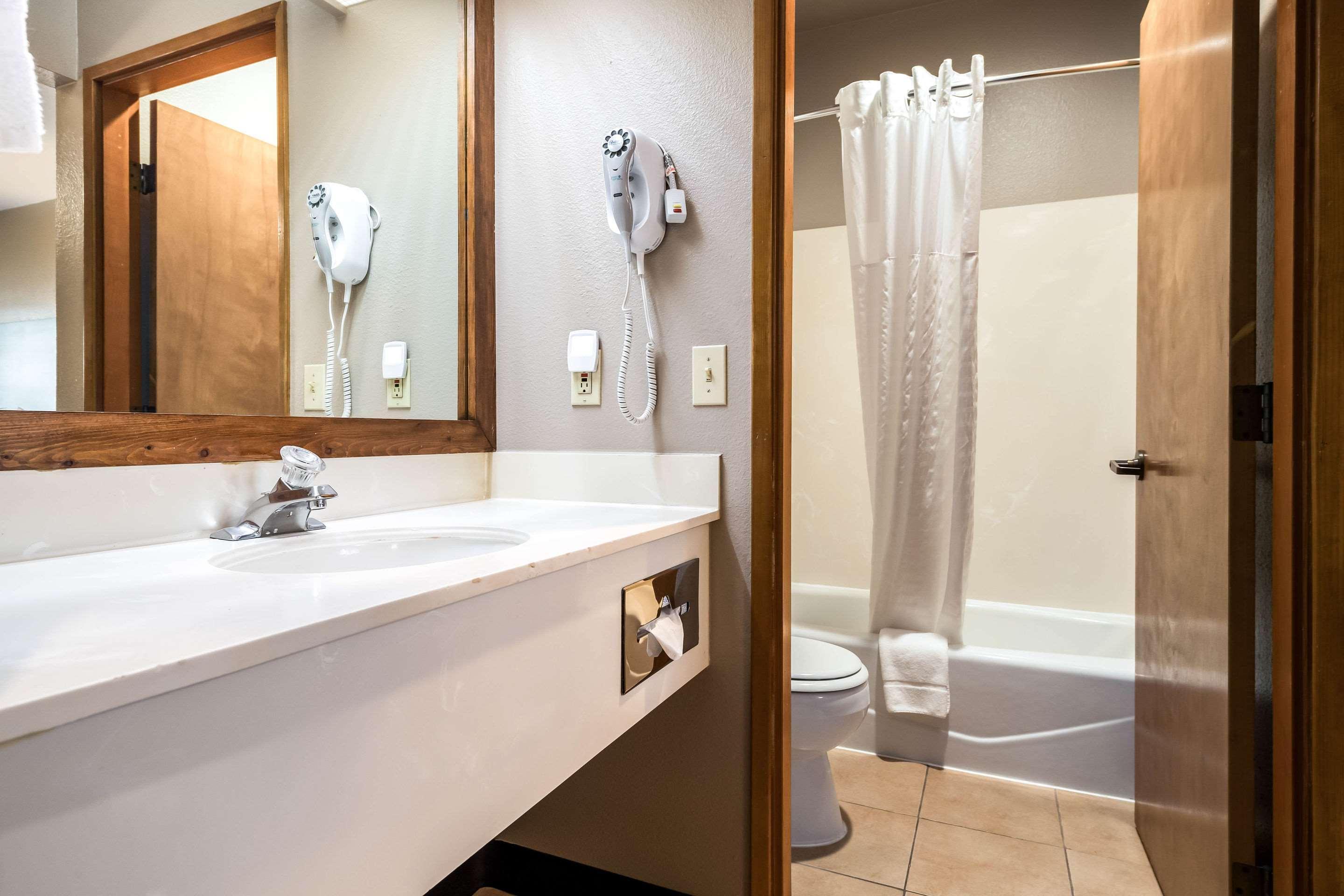 Quality Inn & Suites Bainbridge Island Экстерьер фото